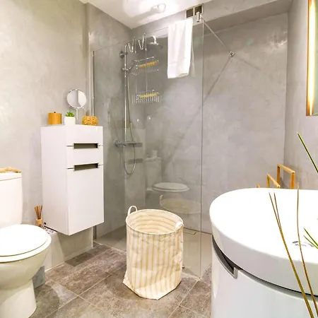 Apartment Select'sohome - Magnifique Au Coeur Du Lavandou Pour 3 Personnes Avec Vue ! - Dream *
